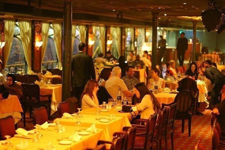 {"en":"dinner in a cruise restaurant called Nile Maxim"}