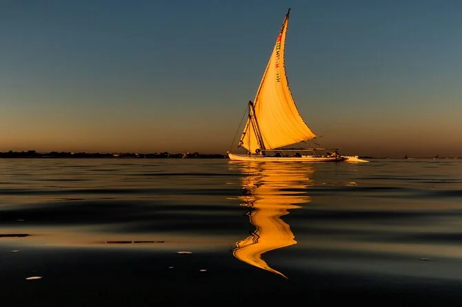 {"en":"Felucca Ride on the Nile in Cairo"}