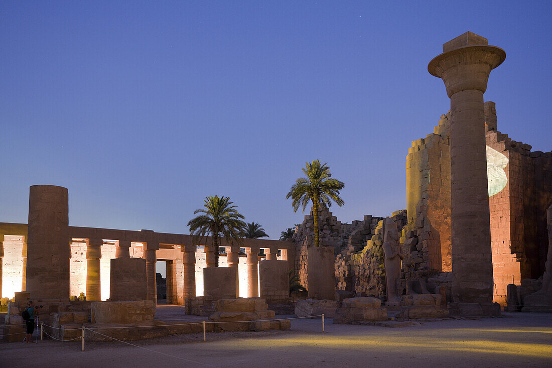 {"en":"Karnak Temple"}