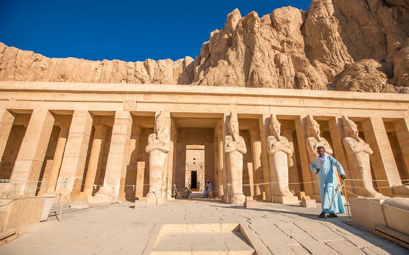 {"en":"The temple of Queen Hatshepsut"}