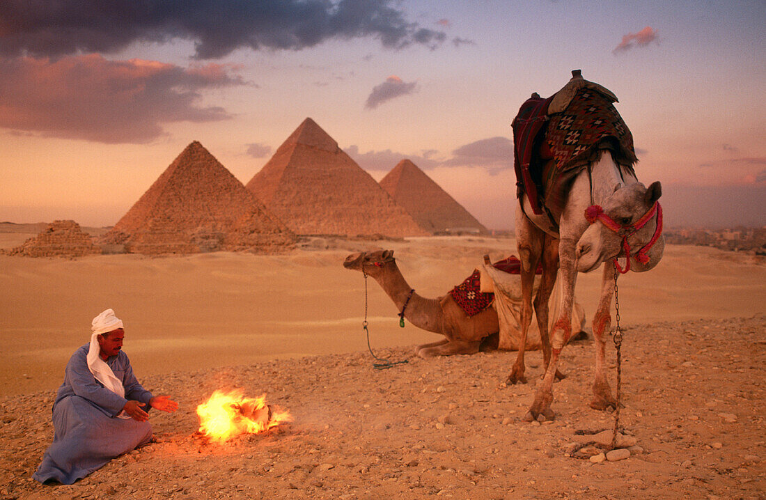 {"en":"Great Pyramids Giza"}