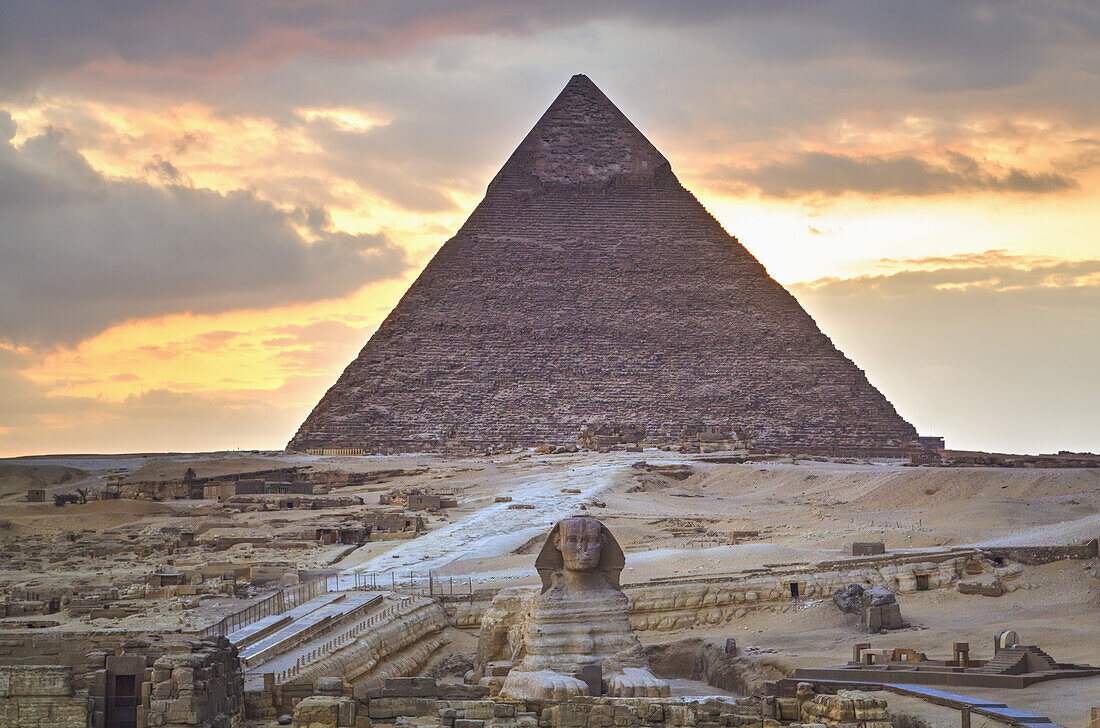 {"en":"SphinxThe Pyramids Of Giza"}