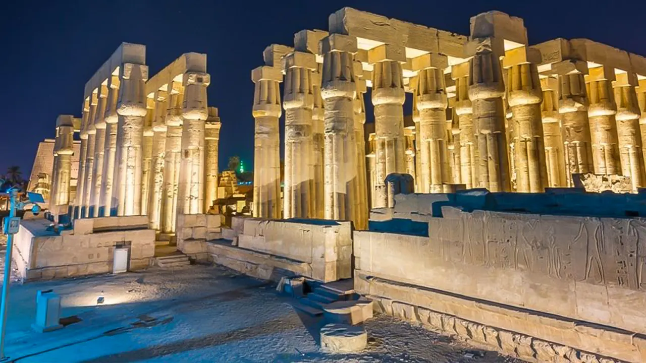 {"en":"Luxor Temple"}