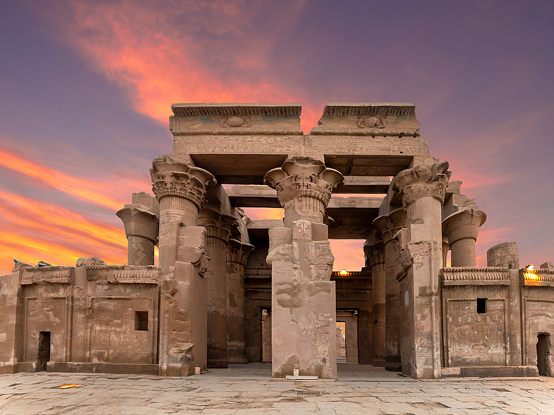 {"en":"kom ombo temple"}