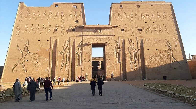 {"en":"Edfu Temple of Horus"}