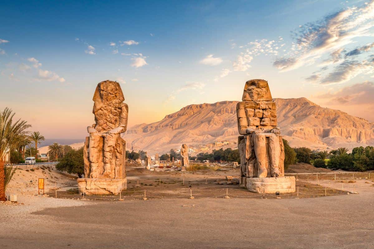 {"en":"The Colossi of Memnon"}