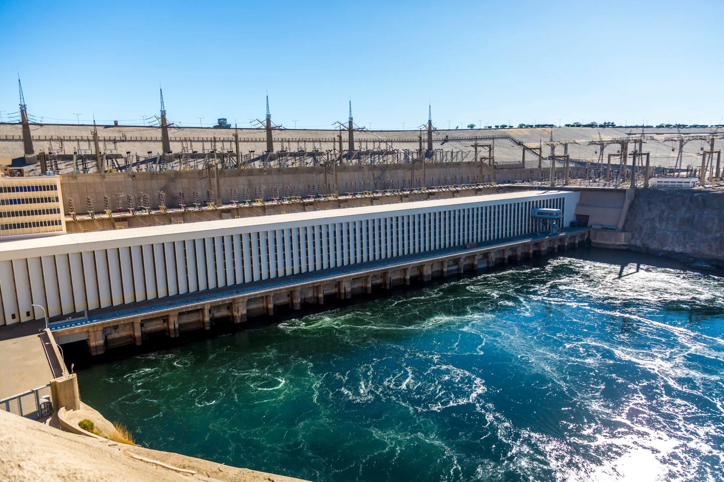 {"en":"Aswan high dam"}