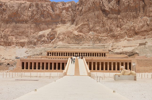 {"en":"Hatshepsut Temple"}