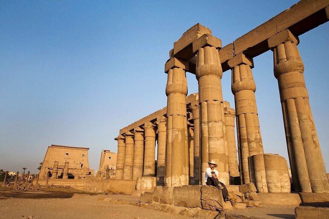 {"en":"Luxor Temple"}