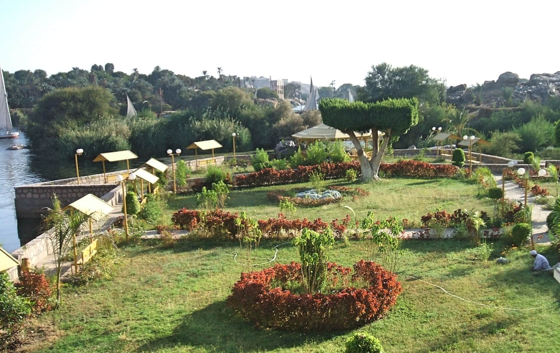 {"en":"aswan botanical garden in aswan egypt"}