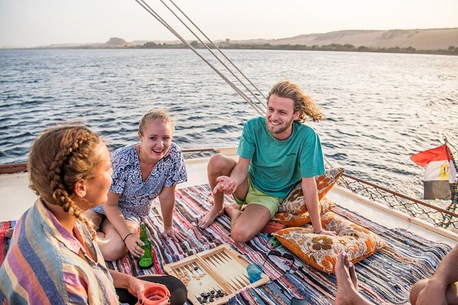 {"en":"felucca boat aswan"}