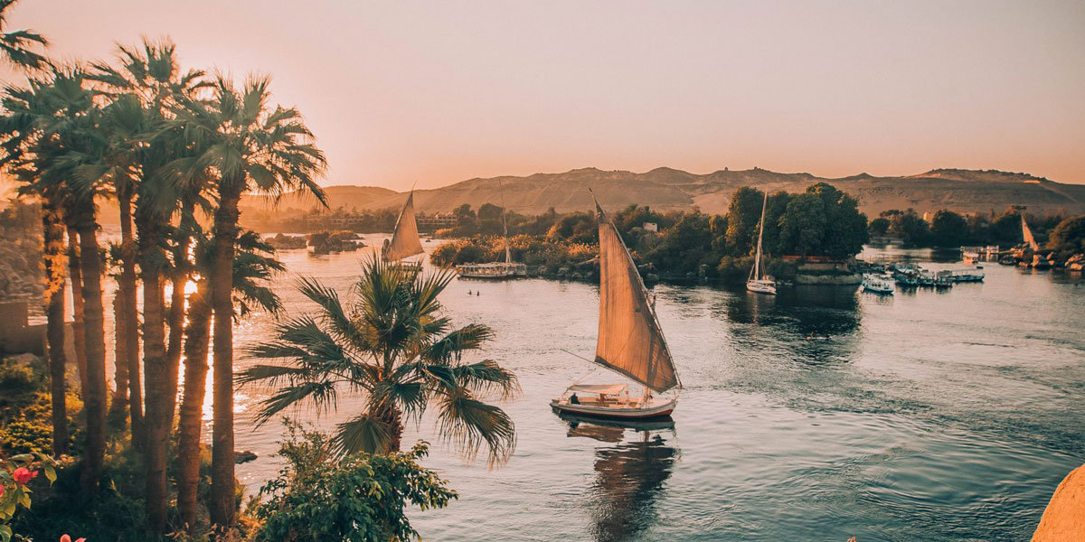 {"en":"Felucca in Aswan"}