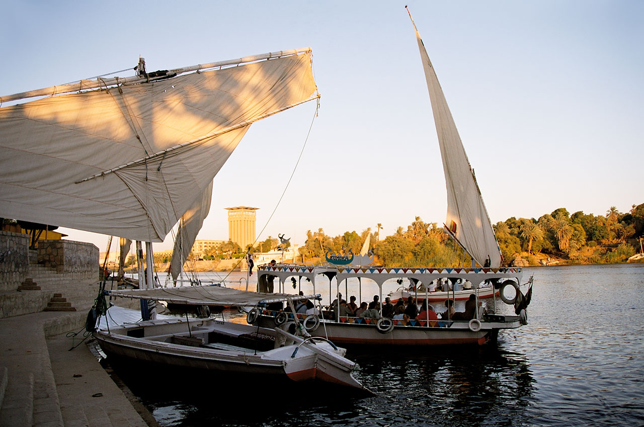 {"en":"aswan felucca ride"}