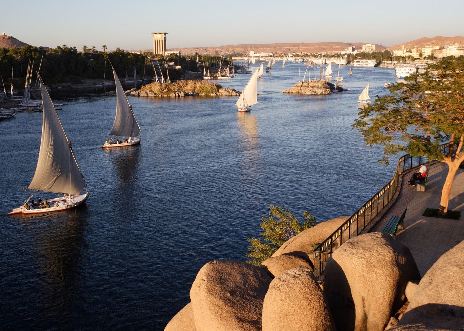 {"en":"aswan to luxor felucca"}